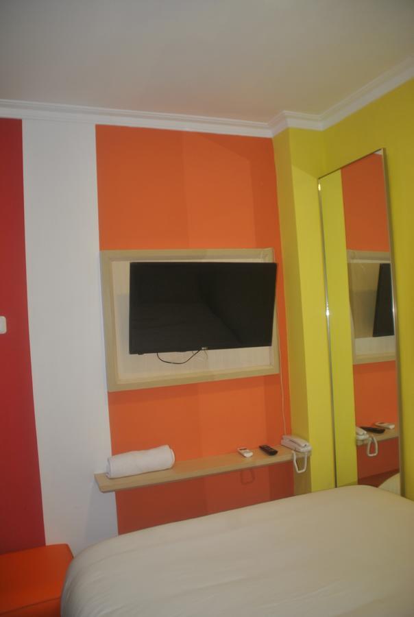 Djo Front One Inn Bengkulu Exterior photo